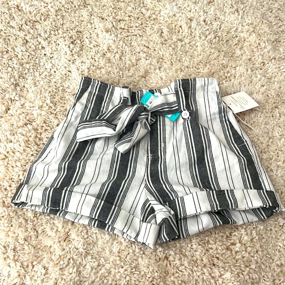 NWT, Sz 2 ONE 5 ONE, breezy, lightweight Easy Pull-On Comfort shorts, w pockets